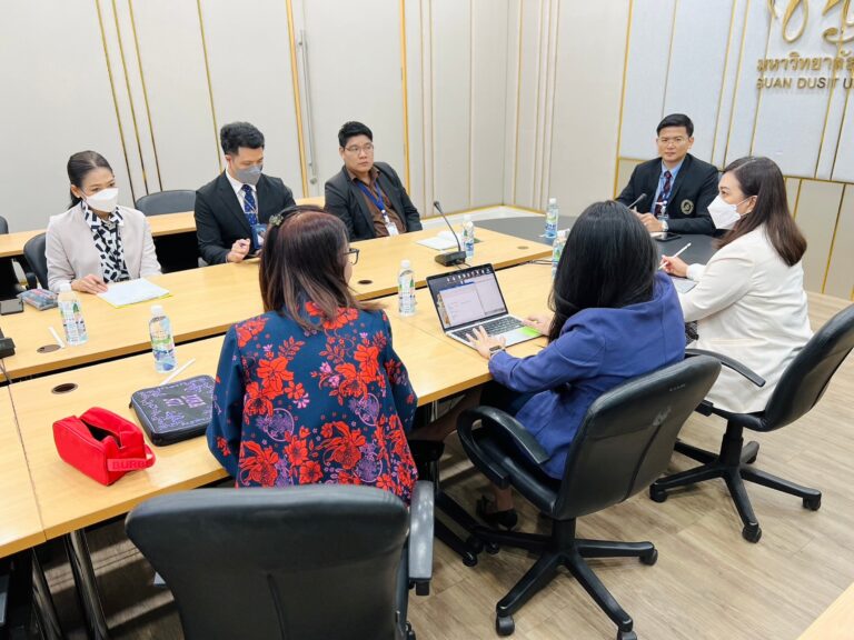 สำนักกิจการพิเศษ ร่วมกับ โรงเรียนการท่องเที่ยวและการบริการ ม.สวนดุสิต จัดประชุมเตรียมความพร้อมต้อนรับนักศึกษาสาขาวิชาธุรกิจการบิน ศูนย์ฯ หัวหิน ในการเข้าเยี่ยมชมพื้นที่เชิงอัตลักษณ์ภายในมหาวิทยาลัยฯ สอดคล้องกับรายวิชาความเป็นสวนดุสิต