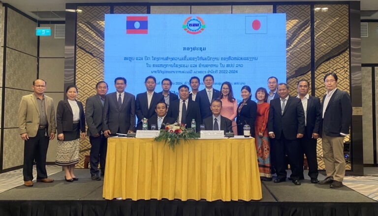 สำนักกิจการพิเศษ ม.สวนดุสิต ร่วมพิธีปิดงานสัมมนาการส่งเสริมศักยภาพแรงงานวิสาหกิจขนาดกลางและขนาดย่อมในการบริการ “การเสริมสร้างทักษะให้กับพนักงานหน่วยแรงงานในภาคร้านอาหารและโรงแรม สปป.ลาว”