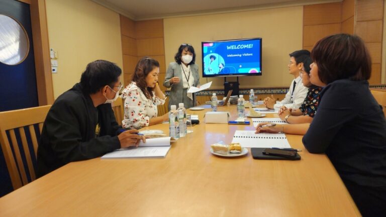 สำนักกิจการพิเศษ ร่วมกับ คณะมนุษยศาสตร์ฯ มสด. จัดกิจกรรมการพัฒนาภาษาอังกฤษเพื่อการสื่อสาร ให้กับบุคลากรหน่วยงานในกำกับสำนักกิจการพิเศษ 