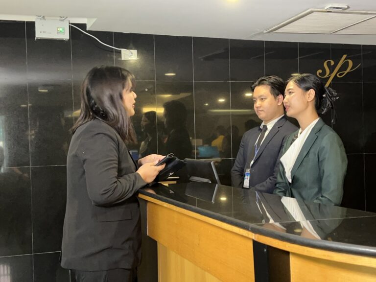 สำนักกิจการพิเศษ ร่วมกับ คณะมนุษยศาสตร์ฯ มสด. ทดสอบภาษาอังกฤษพนักงานโรงแรมสวนดุสิต เพลส ตามกิจกรรมการพัฒนาภาษาอังกฤษเพื่อการสื่อสาร 