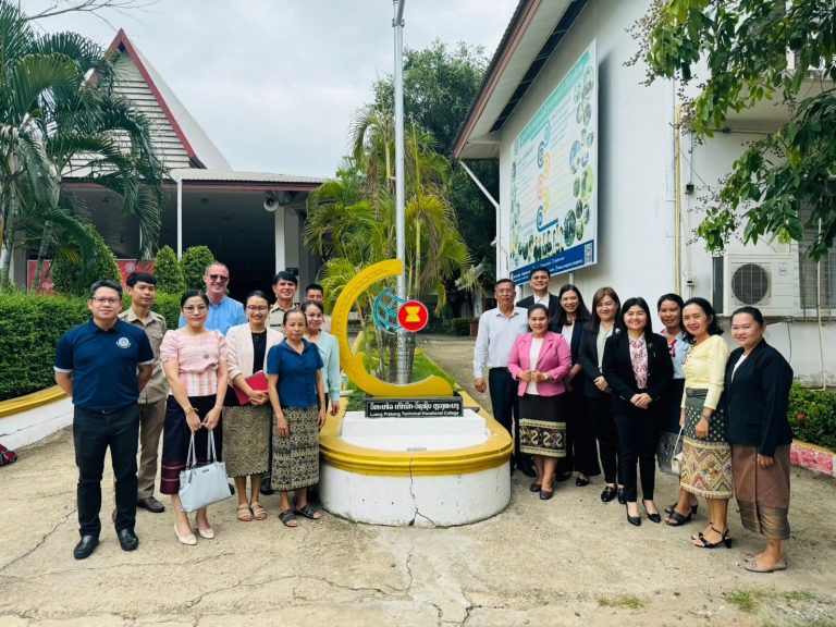 โรงเรียนการท่องเที่ยวฯ ร่วมกับ สำนักกิจการพิเศษ มสด. สำรวจพื้นที่และเก็บข้อมูลเพื่อออกแบบกิจกรรมด้านการพัฒนาทักษะแรงงานและอาชีวศึกษา สาขาการท่องเที่ยวและการโรงแรม ในโครงการความร่วมมือระหว่างกรมความร่วมมือระหว่างประเทศ กระทรวงต่างประเทศ และ Luxembourg Development Cooperation Agency เมืองหลวงพระบาง สปป.ลาว (วันที่ 1)