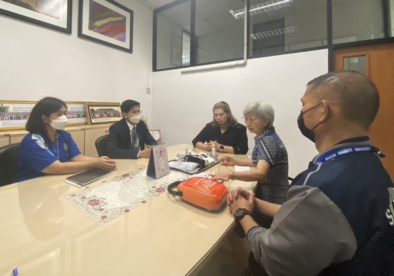 โครงการศูนย์บริหารกายเพื่อสุขภาพ สำนักกิจการพิเศษ ม.สวนดุสิต เยี่ยมชมและแลกเปลี่ยนเรียนรู้การจัดห้องพยาบาลและอุปกรณ์ปฐมพยาบาลเบื้องต้น ร่วมกับ คณะพยาบาลศาสตร์