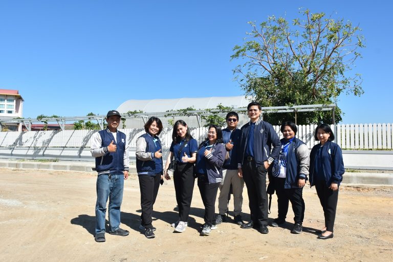 สำนักกิจการพิเศษ มสด. เชื่อมโยงการดำเนินงานการจัดหาวัตถุดิบที่ปลอดภัย From Farm to Table  ร่วมกับ หอมขจรฟาร์ม และเครือข่ายเกษตรกรจังหวัดสุพรรณบุรี