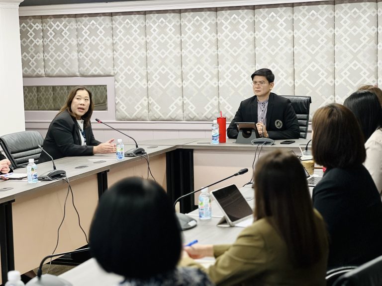 สำนักกิจการพิเศษ ร่วมกับคณะครุศาสตร์ และโรงเรียนการท่องเที่ยวฯ ประชุมหารือเชื่อมโยงการดำเนินงานการจัดการเรียนการสอนทักษะว่ายน้ำของนักศึกษา