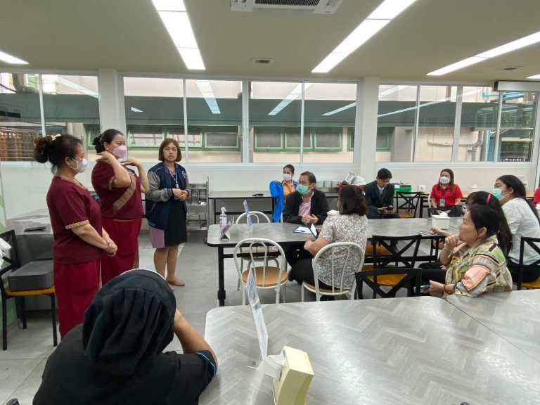 โครงการศูนย์บริหารกายเพื่อสุขภาพ ม.สวนดุสิต สำนักกิจการพิเศษ จัดกิจกรรมผ่อนคลายเส้นด้วยตนเองให้กับบุคลากรครัวสวนดุสิต 