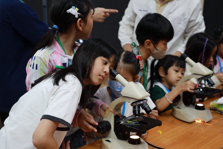 สำนักกิจการพิเศษ ร่วมกับ โครงการสอนดนตรีบุคคลภายนอก คณะมนุษยศาสตร์และสังคมศาสตร์ มสด. จัดกิจกรรม Small World @ SDU Smart Camp in March 2025 (วันที่ 6)    