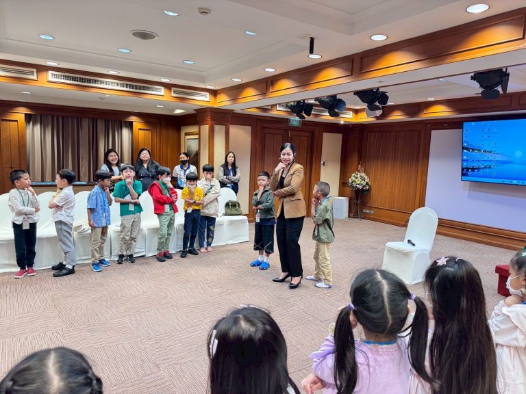 สำนักกิจการพิเศษ ร่วมกับ โครงการสอนดนตรีบุคคลภายนอก คณะมนุษยศาสตร์และสังคมศาสตร์ มสด. จัดกิจกรรม Small World @ SDU Smart Camp in March 2025 (วันที่ 15)    