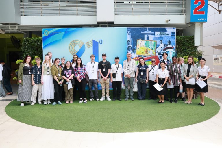 สำนักกิจการพิเศษ ร่วมกับ ศูนย์ฝึกปฏิบัติการอาหารนานาชาติ โรงเรียนการเรือน มสด. ในกิจกรรม “SDU Smart Tour” ให้การต้อนรับคณะนักเรียนจาก World City Links สหราชอาณาจักร ตามโครงการเผยแพร่ความรู้และวัฒนธรรมอาหารสู่สากล