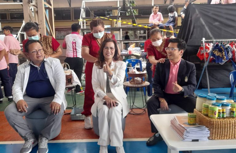 โครงการศูนย์บริหารกายเพื่อสุขภาพ สำนักกิจการพิเศษ ม.สวนดุสิต ร่วมออกบูธนวดแผนไทย ในงานโครงการวิถีชีวิตมวยไทย โรงเรียนวัดราชาธิวาส ครั้งที่ 3  