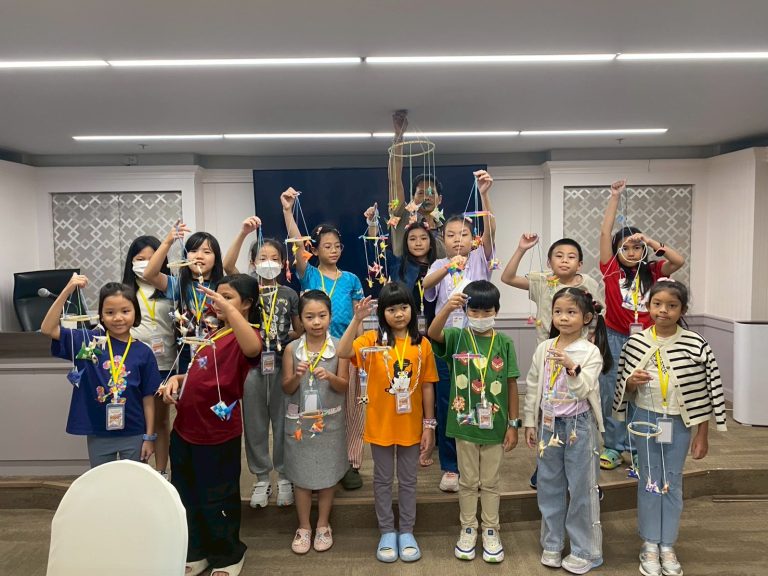 สำนักกิจการพิเศษ ร่วมกับ โครงการสอนดนตรีบุคคลภายนอก คณะมนุษยศาสตร์และสังคมศาสตร์ มสด. จัดกิจกรรม “เสริมสร้างพัฒนาการสำหรับเด็กประถมศึกษา : Kids Creative Soft Power Festival @ SDU Smart Camp in October 2025” (วันที่ 7)