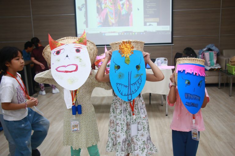 สำนักกิจการพิเศษ ร่วมกับ โครงการสอนดนตรีบุคคลภายนอก คณะมนุษยศาสตร์และสังคมศาสตร์ มสด. จัดกิจกรรม “เสริมสร้างพัฒนาการสำหรับเด็กประถมศึกษา : Kids Creative Soft Power Festival @ SDU Smart Camp in October 2025” (วันที่ 3)