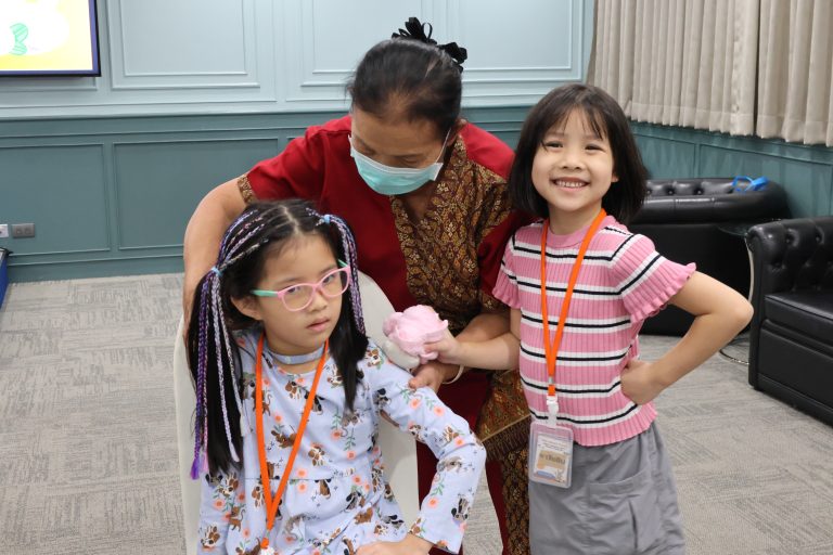 สำนักกิจการพิเศษ ร่วมกับ โครงการสอนดนตรีบุคคลภายนอก คณะมนุษยศาสตร์และสังคมศาสตร์ มสด. จัดกิจกรรม “เสริมสร้างพัฒนาการสำหรับเด็กประถมศึกษา : Kids Creative Soft Power Festival @ SDU Smart Camp in October 2025” (วันที่ 5)