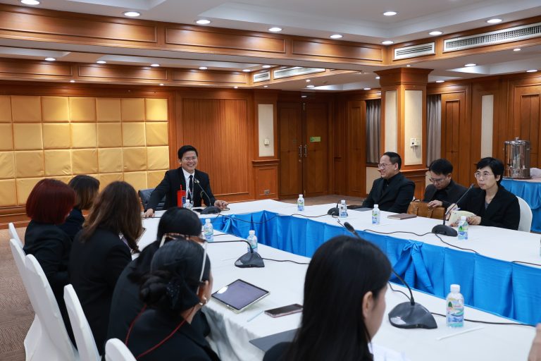 สำนักกิจการพิเศษ ร่วมกับ สำนักนวัตกรรมชุมชน โรงเรียนสาธิตละอออุทิศ กองพัฒนานักศึกษา ประชุมหารือเพื่อเตรียมความพร้อมการจัดกิจกรรมตลาดนัดสุขภาพ