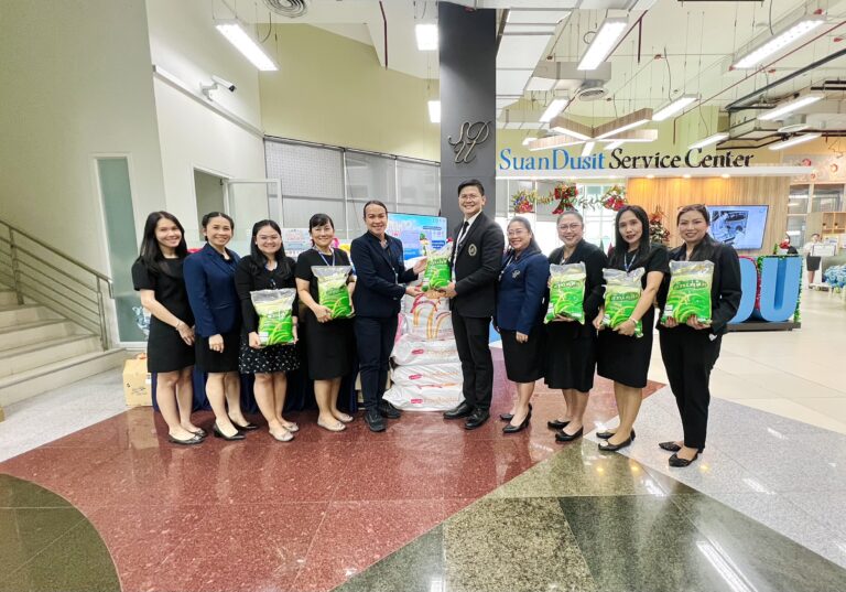 สำนักกิจการพิเศษ ม.สวนดุสิต ส่งมอบข้าวสารสวนดุสิต ช่วยเหลือผู้ประสบอุทกภัย ผ่านกิจกรรม “SDU รวมใจช่วยผู้ประสบภัยน้ำท่วมภาคใต้”