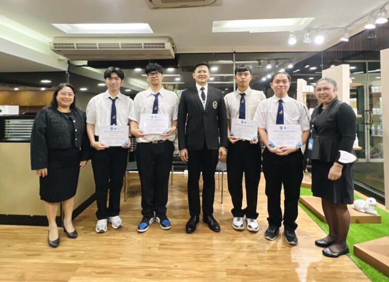 สำนักกิจการพิเศษ ม.สวนดุสิต มอบวุฒิบัตรรับรองการฝึกประสบการณ์วิชาชีพแก่นักศึกษาหลักสูตรวิทยาศาสตรบัณฑิต สาขาวิชาวิทยาการคอมพิวเตอร์ คณะวิทยาศาสตร์และเทคโนโลยี