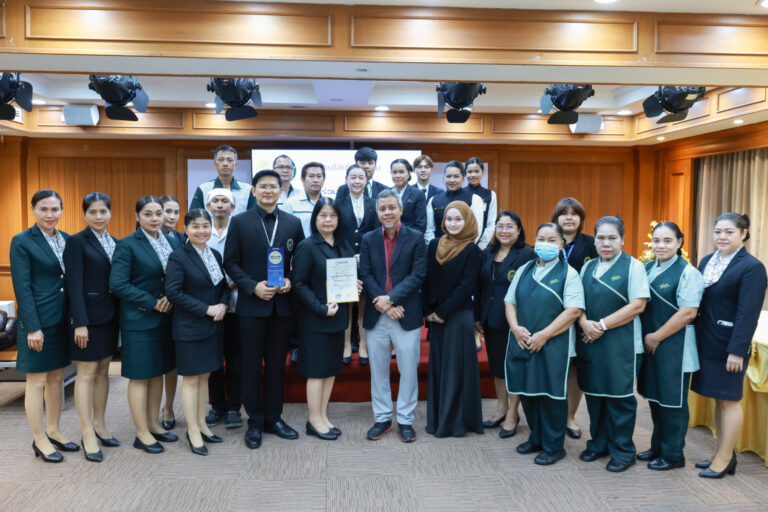 โรงแรมสวนดุสิต เพลส รับประกาศนียบัตร GLOBAL MUSLIM – FRIENDLY HOSPITALITY INDEX จาก สมาคมการค้านักธุรกิจไทยมุสลิม