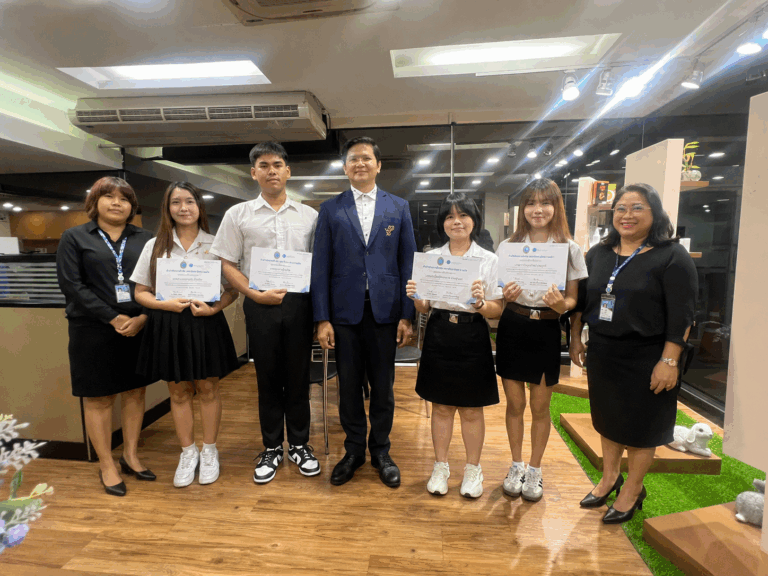 สำนักกิจการพิเศษ มอบวุฒิบัตรรับรองการฝึกประสบการณ์วิชาชีพแก่นักศึกษาหลักสูตรการจัดการบัณฑิต คณะวิทยาการจัดการ ม.สวนดุสิต